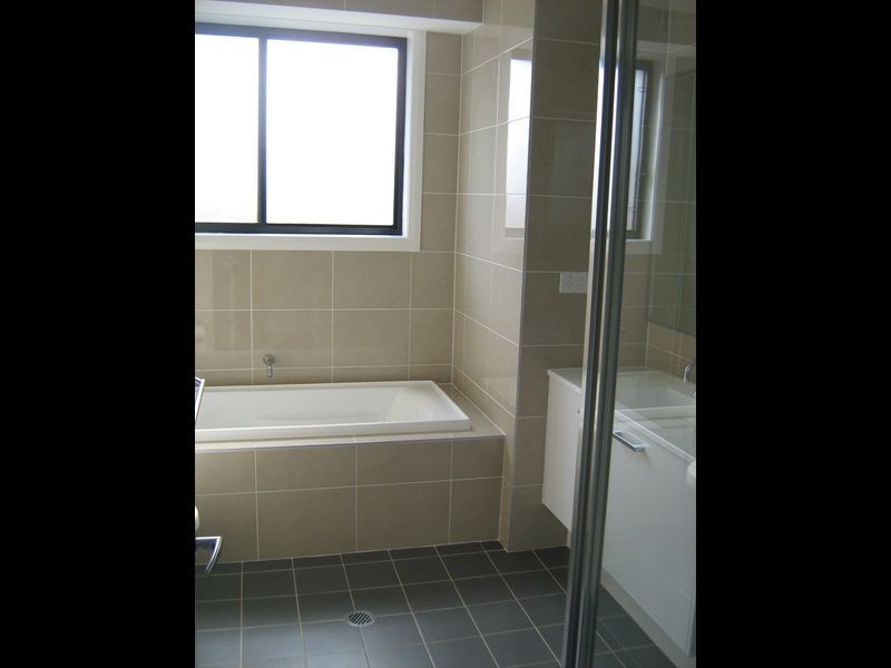 48 Sovereign Cct, Glenfield NSW 2167