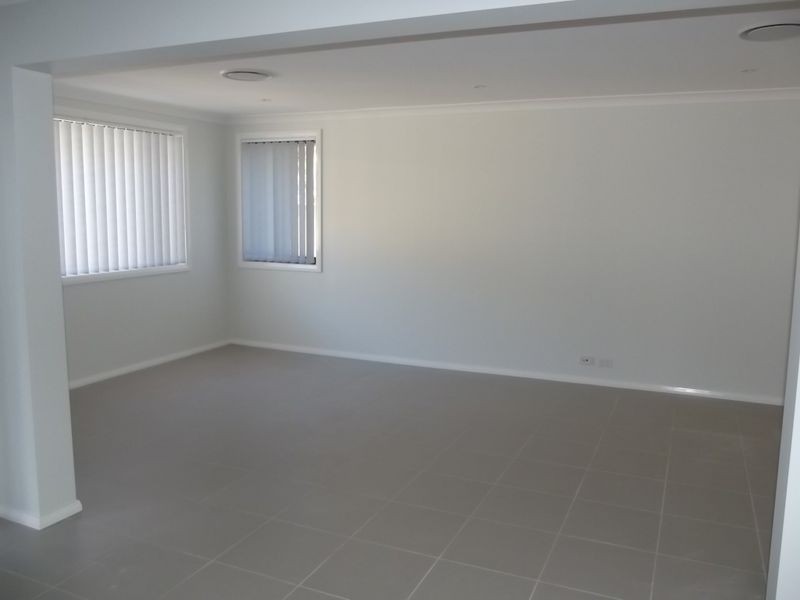 48 Sovereign Cct, Glenfield NSW 2167