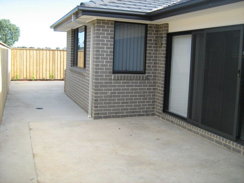 48 Sovereign Cct, Glenfield NSW 2167