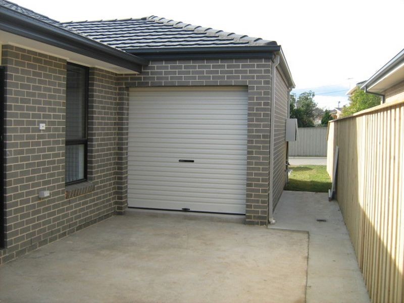 48 Sovereign Cct, Glenfield NSW 2167