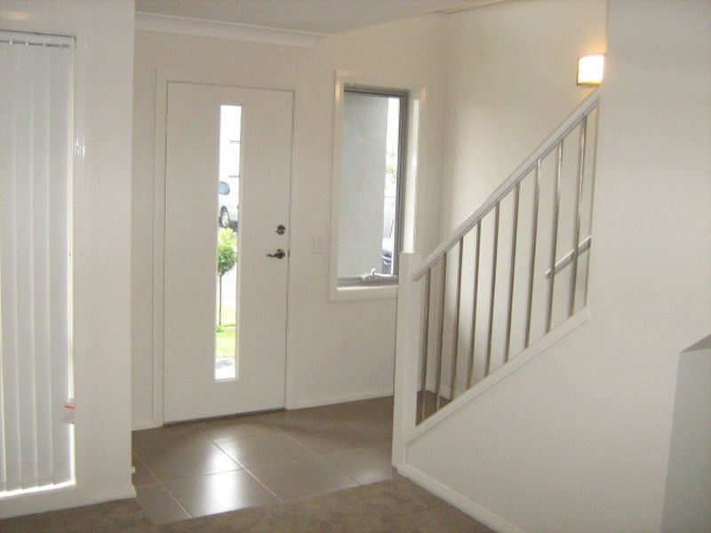 32 Sovereign Circuit, Glenfield NSW 2167