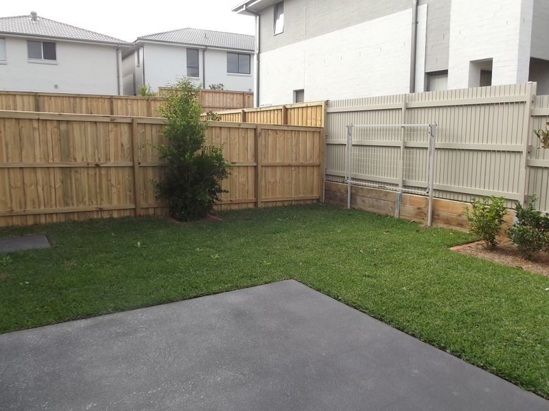 32 Sovereign Circuit, Glenfield NSW 2167