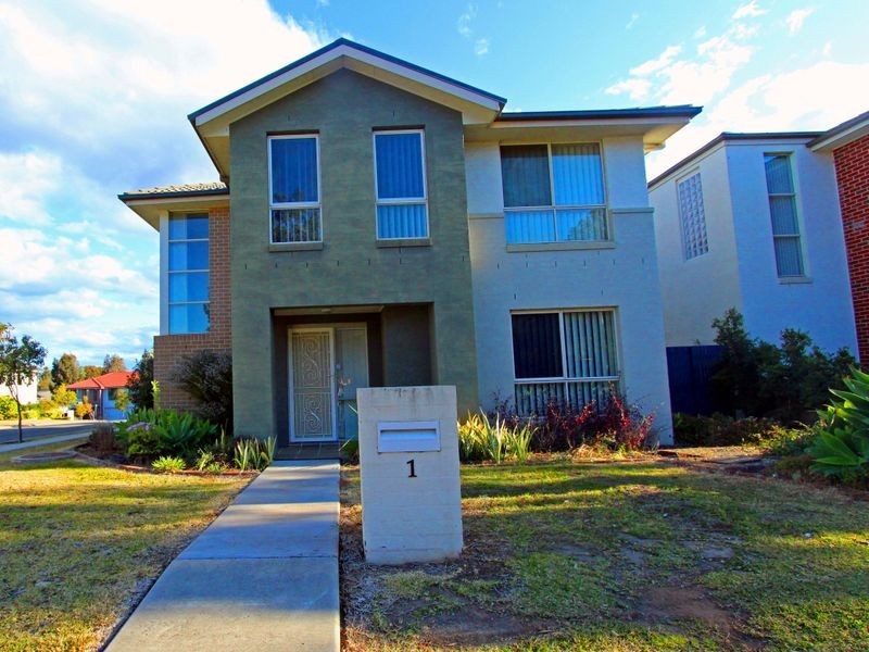 1 Northampton Drive, Glenfield NSW 2167