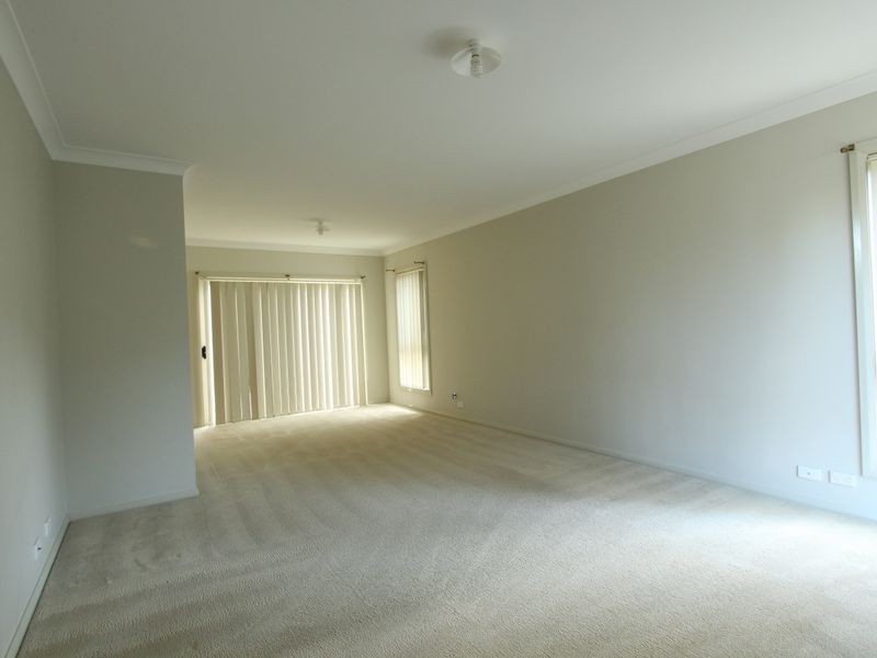 1 Northampton Drive, Glenfield NSW 2167