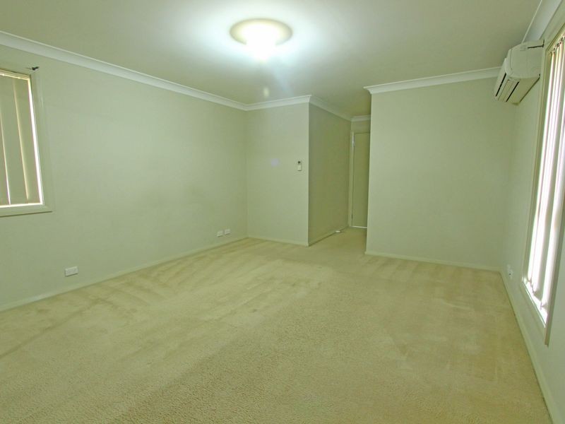 1 Northampton Drive, Glenfield NSW 2167