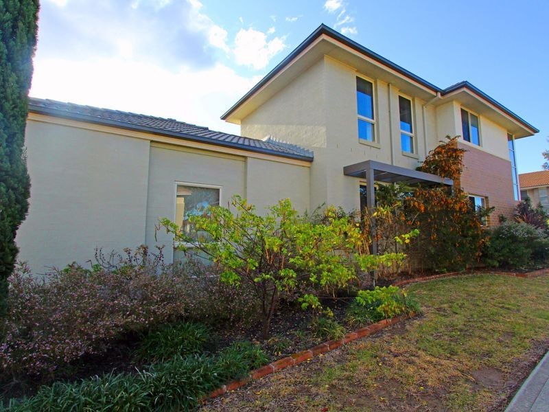 1 Northampton Drive, Glenfield NSW 2167