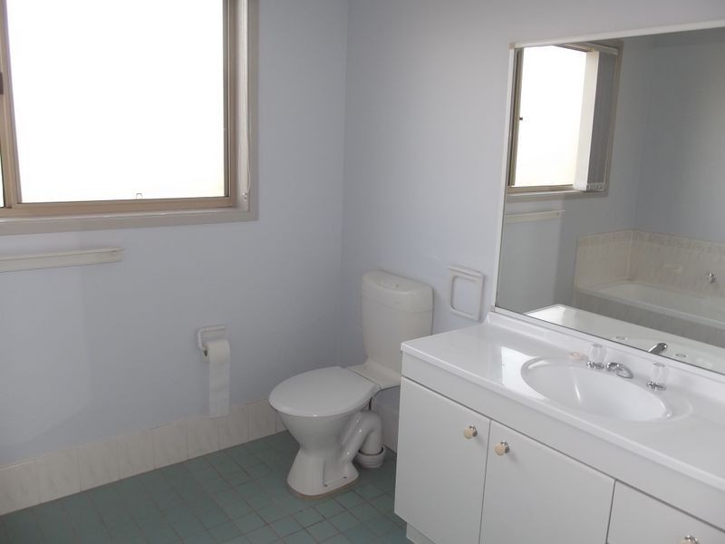 115 Kendall Drive, Casula NSW 2170