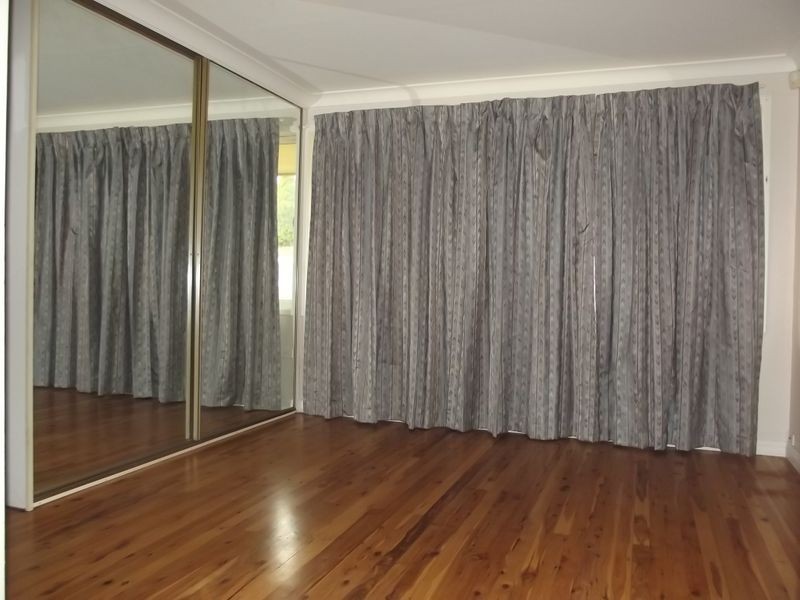 10 Lakewood Cr, Casula NSW 2170