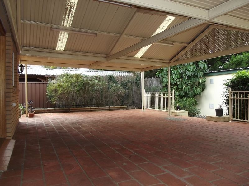 10 Lakewood Cr, Casula NSW 2170