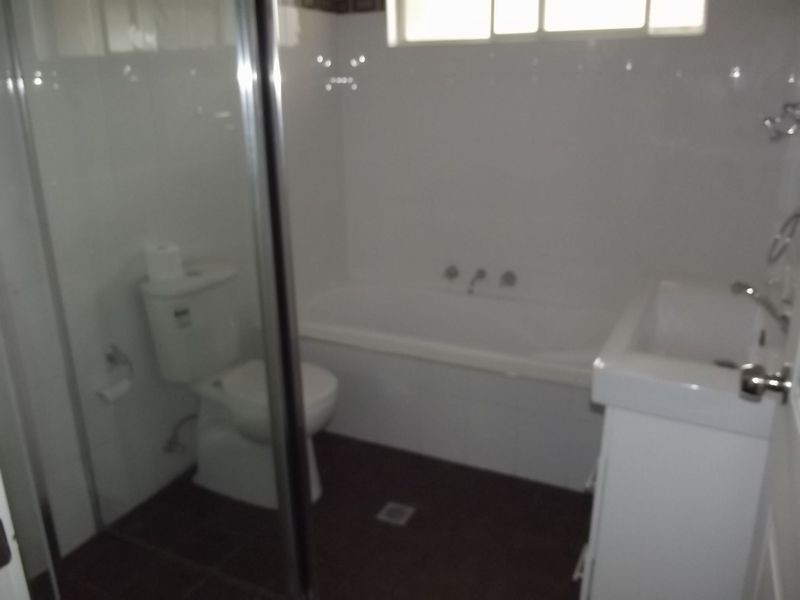 10 Lakewood Cr, Casula NSW 2170