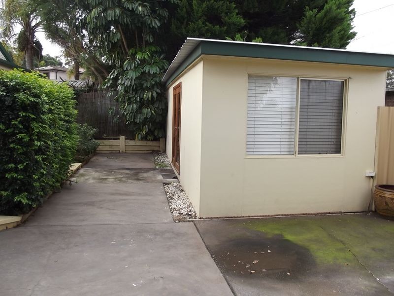 10 Lakewood Cr, Casula NSW 2170