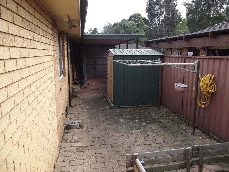 10 Lakewood Cr, Casula NSW 2170