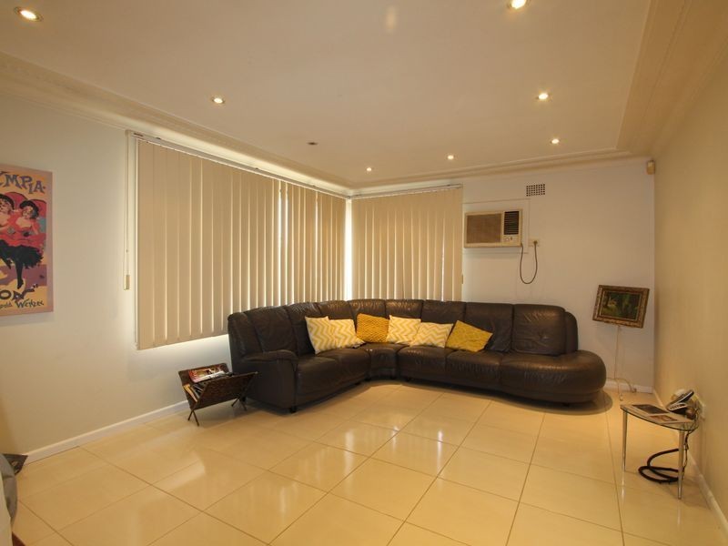 2A Blackwood Avenue, Casula NSW 2170