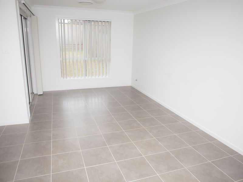 13 Callinan Cres, Denham Court NSW 2565