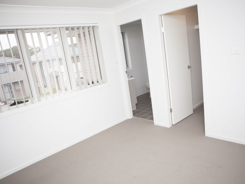 13 Callinan Cres, Denham Court NSW 2565