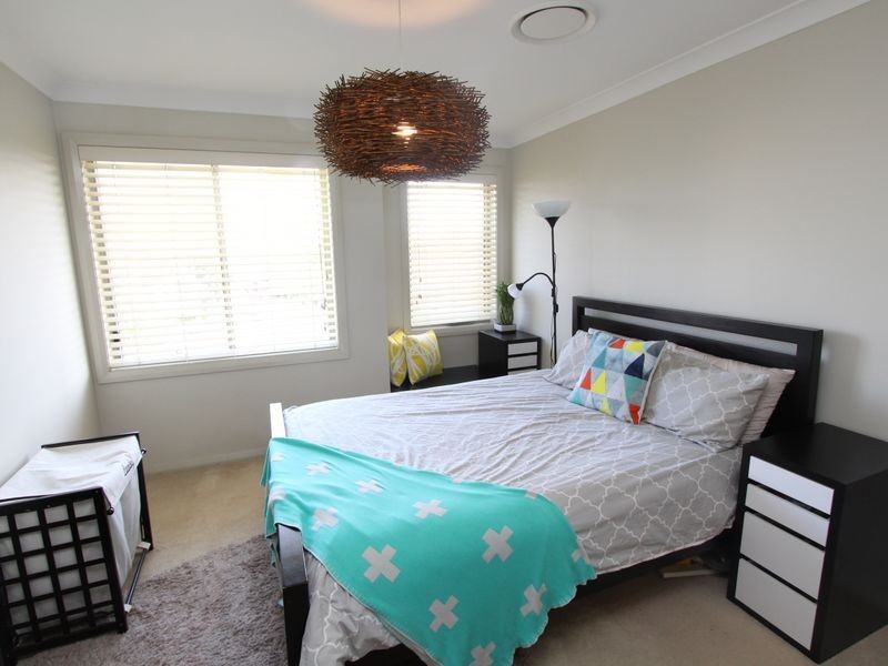 26 Northampton Dr, Glenfield NSW 2167