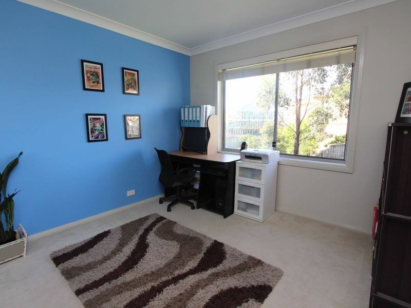 26 Northampton Dr, Glenfield NSW 2167