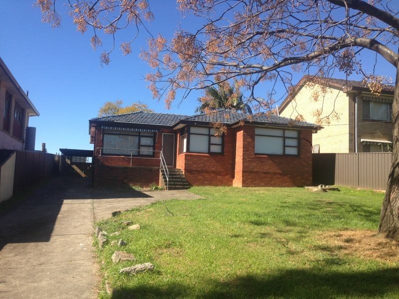 4 Twenty Second Ave, West Hoxton NSW 2171