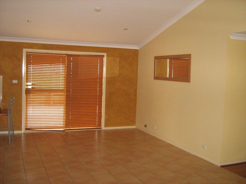 35 William Mannix Ave, Currans Hill NSW 2567