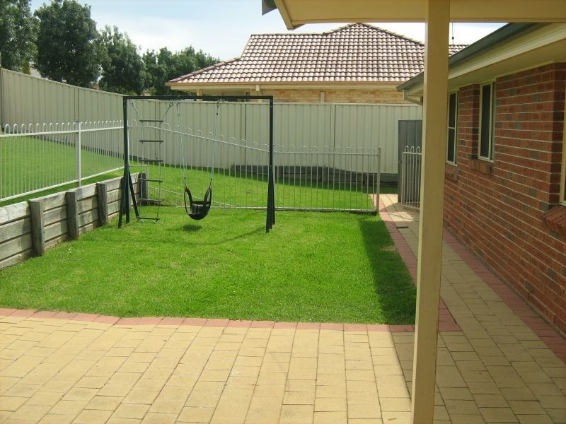 35 William Mannix Ave, Currans Hill NSW 2567