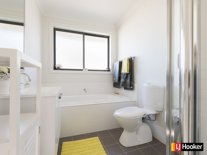 29A Northampton Drive, Glenfield NSW 2167