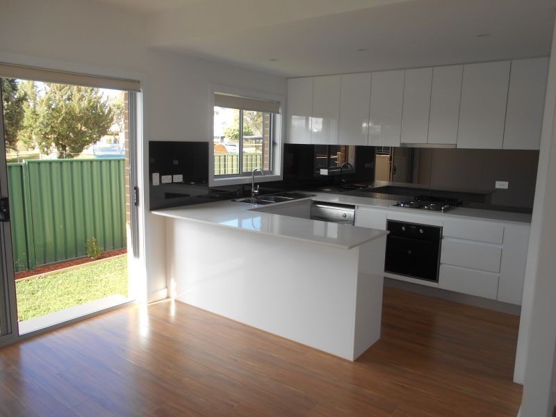 2/49 Rowe Avenue, Lurnea NSW 2170