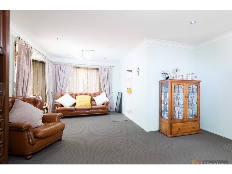 27 Solander Avenue, West Hoxton NSW 2171