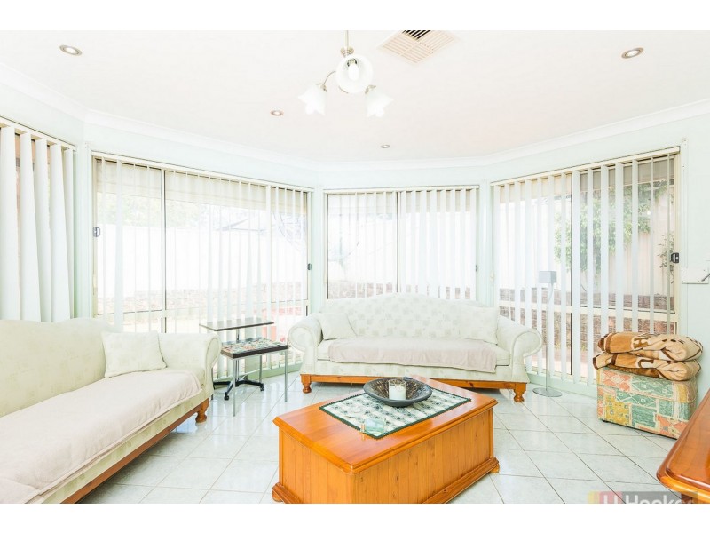 27 Solander Avenue, West Hoxton NSW 2171