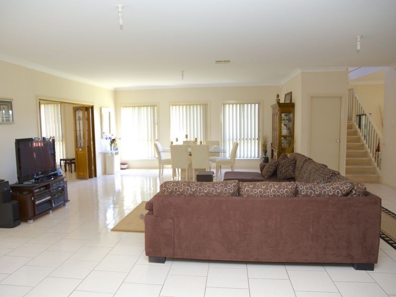 61 Lycett Avenue, West Hoxton NSW 2171