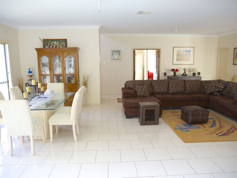 61 Lycett Avenue, West Hoxton NSW 2171