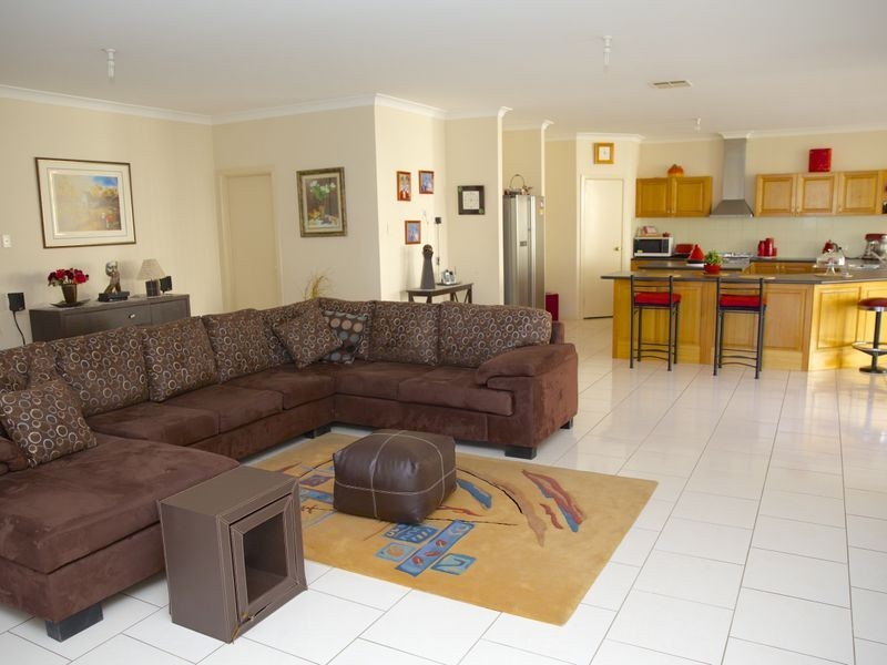 61 Lycett Avenue, West Hoxton NSW 2171