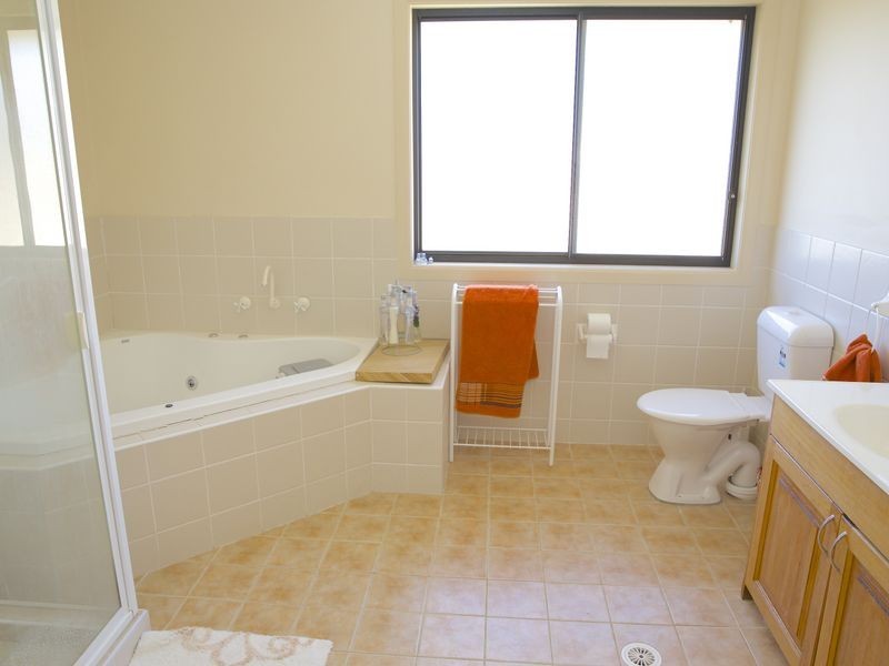 61 Lycett Avenue, West Hoxton NSW 2171