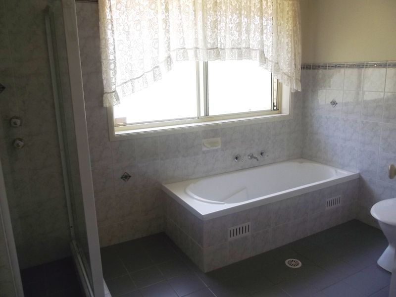 6 Bega Close, Prestons NSW 2170