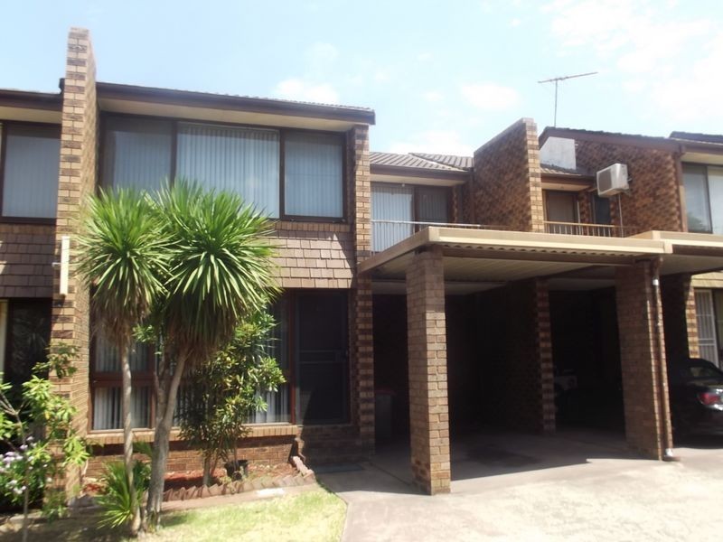 10/100 Hoxton Park Road, Lurnea NSW 2170