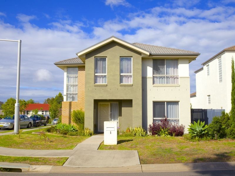 1 Northampton Drive, Glenfield NSW 2167