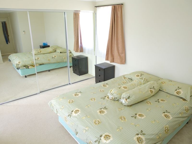 1 Northampton Drive, Glenfield NSW 2167