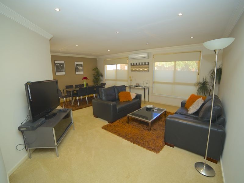 2 Canberra Ave, Casula NSW 2170