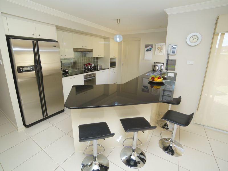 2 Canberra Ave, Casula NSW 2170