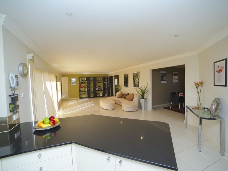 2 Canberra Ave, Casula NSW 2170