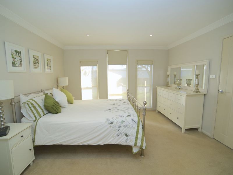 2 Canberra Ave, Casula NSW 2170