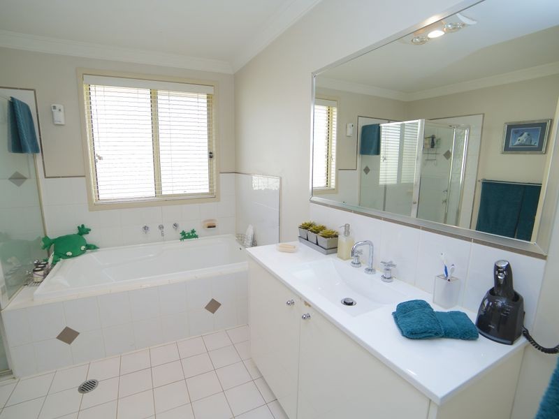 2 Canberra Ave, Casula NSW 2170