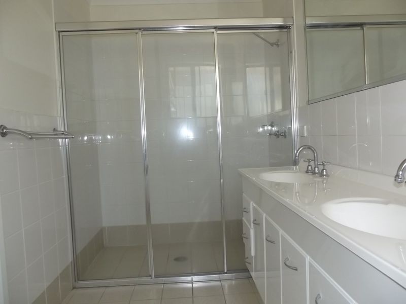 2 Kendall Drive, Casula NSW 2170