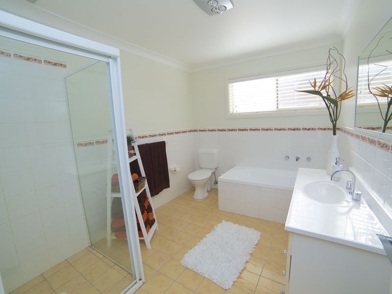 60 Harraden Drive, West Hoxton NSW 2171