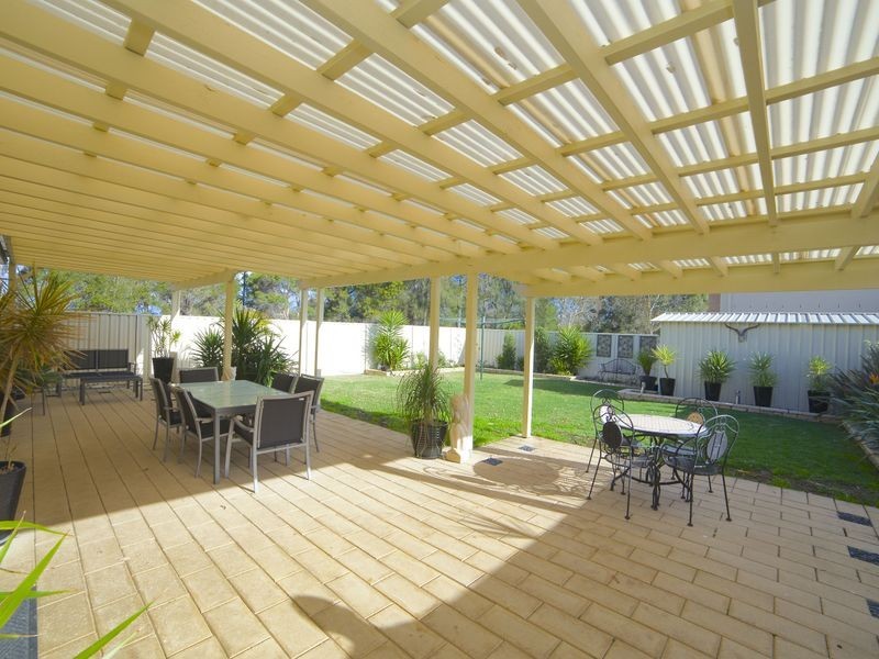 60 Harraden Drive, West Hoxton NSW 2171