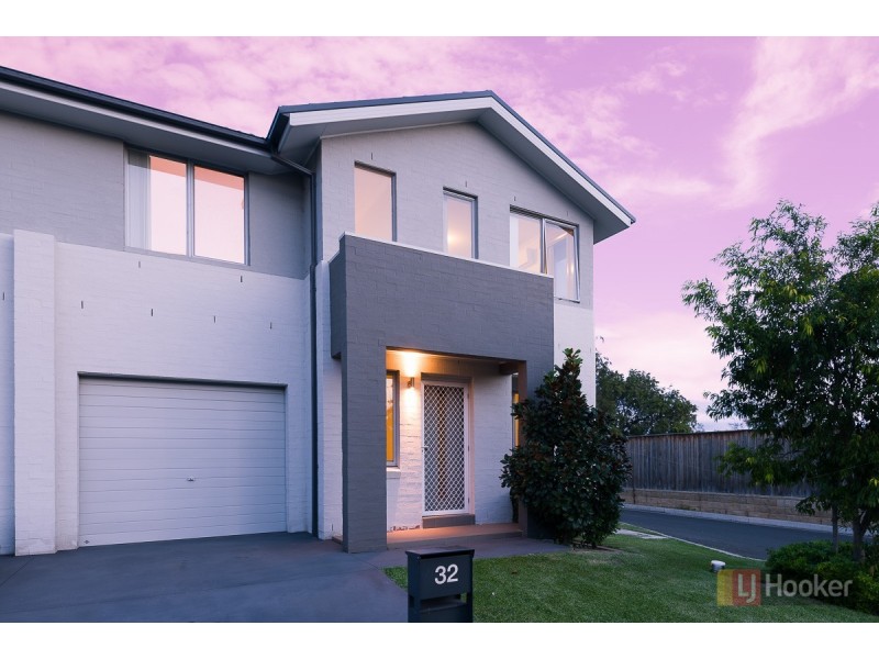 32 Sovereign Circuit, Glenfield NSW 2167