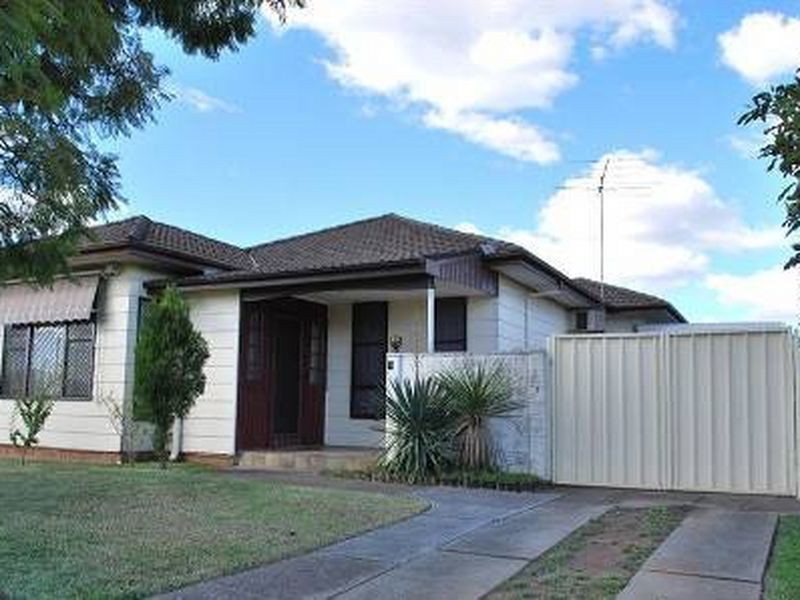 14 Cedar Road, Prestons NSW 2170