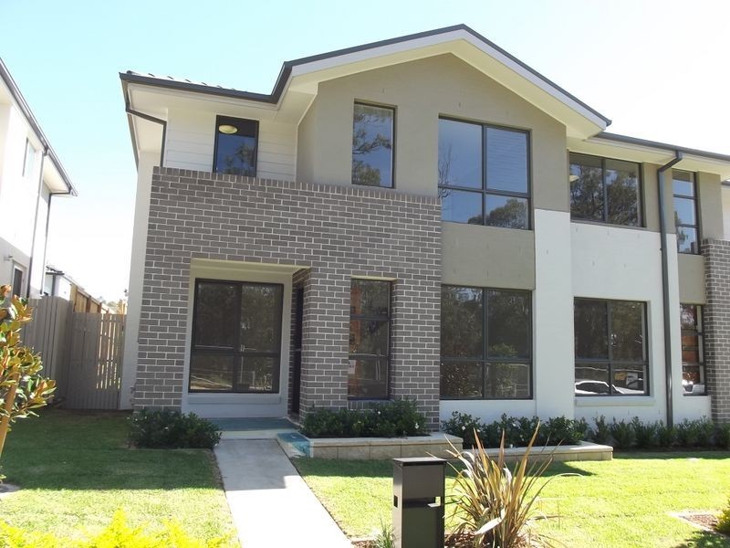 21 Three Bees Drive, Glenfield NSW 2167