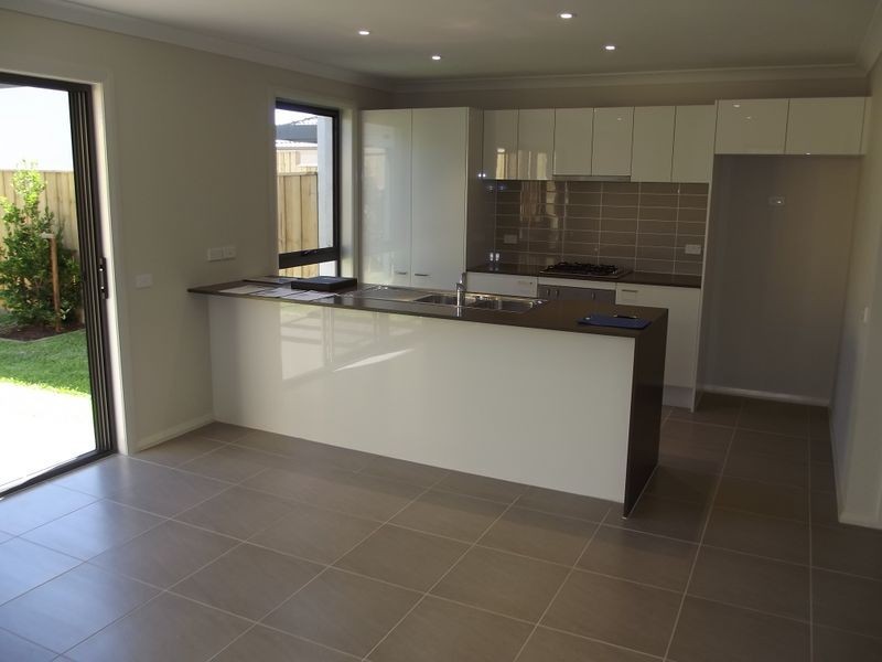 21 Three Bees Drive, Glenfield NSW 2167