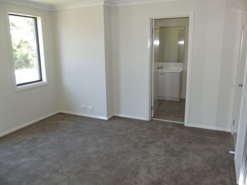 21 Three Bees Drive, Glenfield NSW 2167