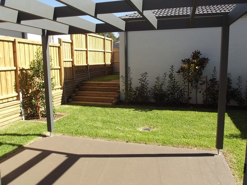 21 Three Bees Drive, Glenfield NSW 2167